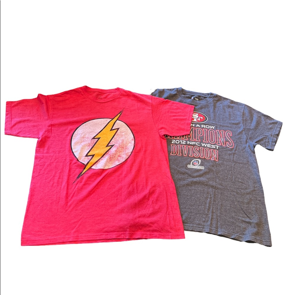 Men’s T-shirts Bundle of 2 Medium - The Flash(big bang theory) SF giants 2012